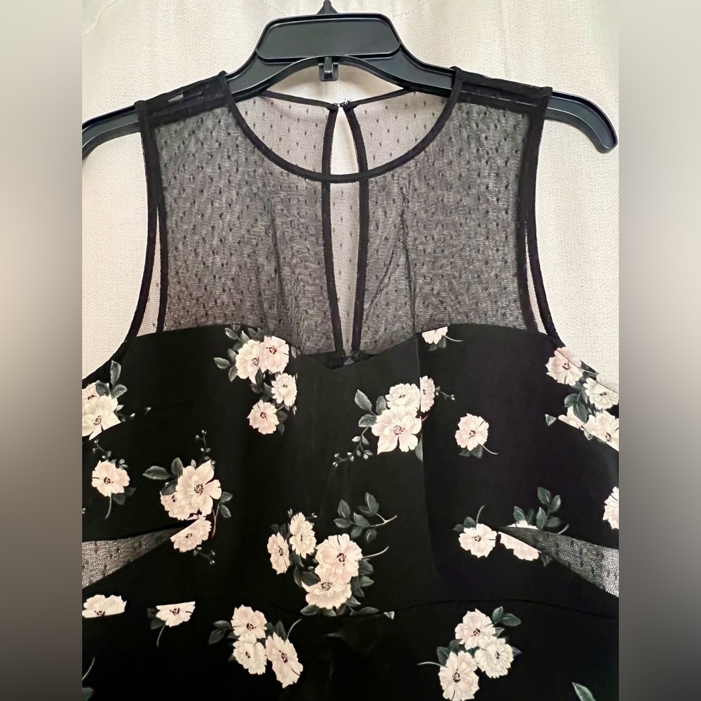 Express Black Floral Mesh Yoke Sleeveless Dress Size 12 - Picture 4 of 7